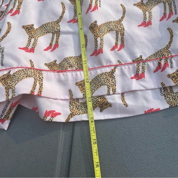 Bouffants & Broken Hearts Cheetah Pajama Set Size Medium Pockets Drawstring Pink - Picture 10 of 11